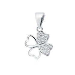 Srebrna zawieszka pr.925 koniczynka z białymi cyrkoniami